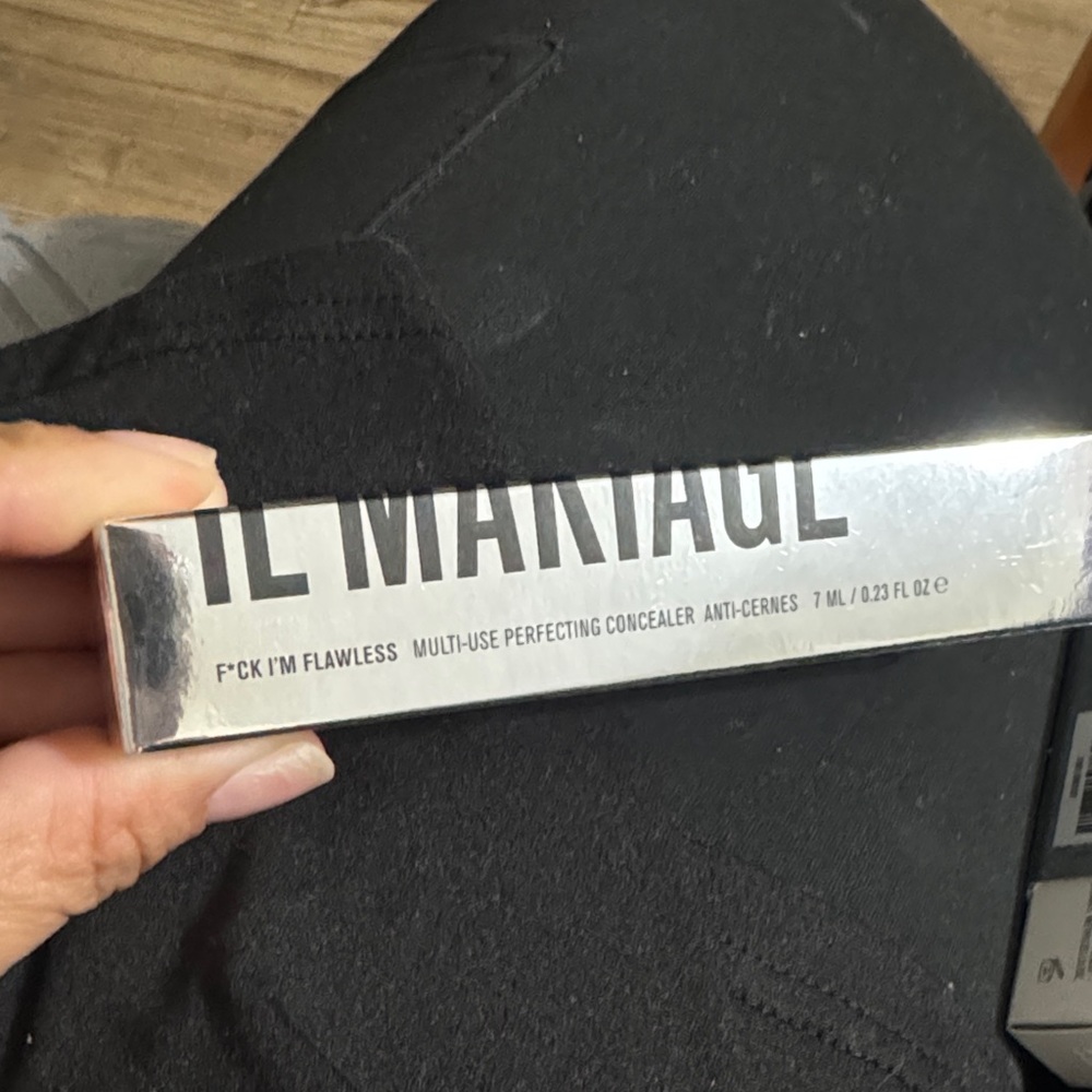 IL MAKIAGE Silver Multi-Use Concealer